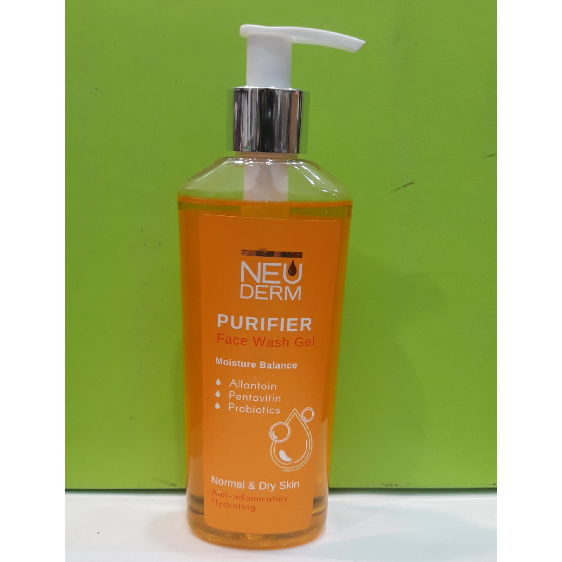 ژل تخصصی شستشوی پوست خشک نئودرم