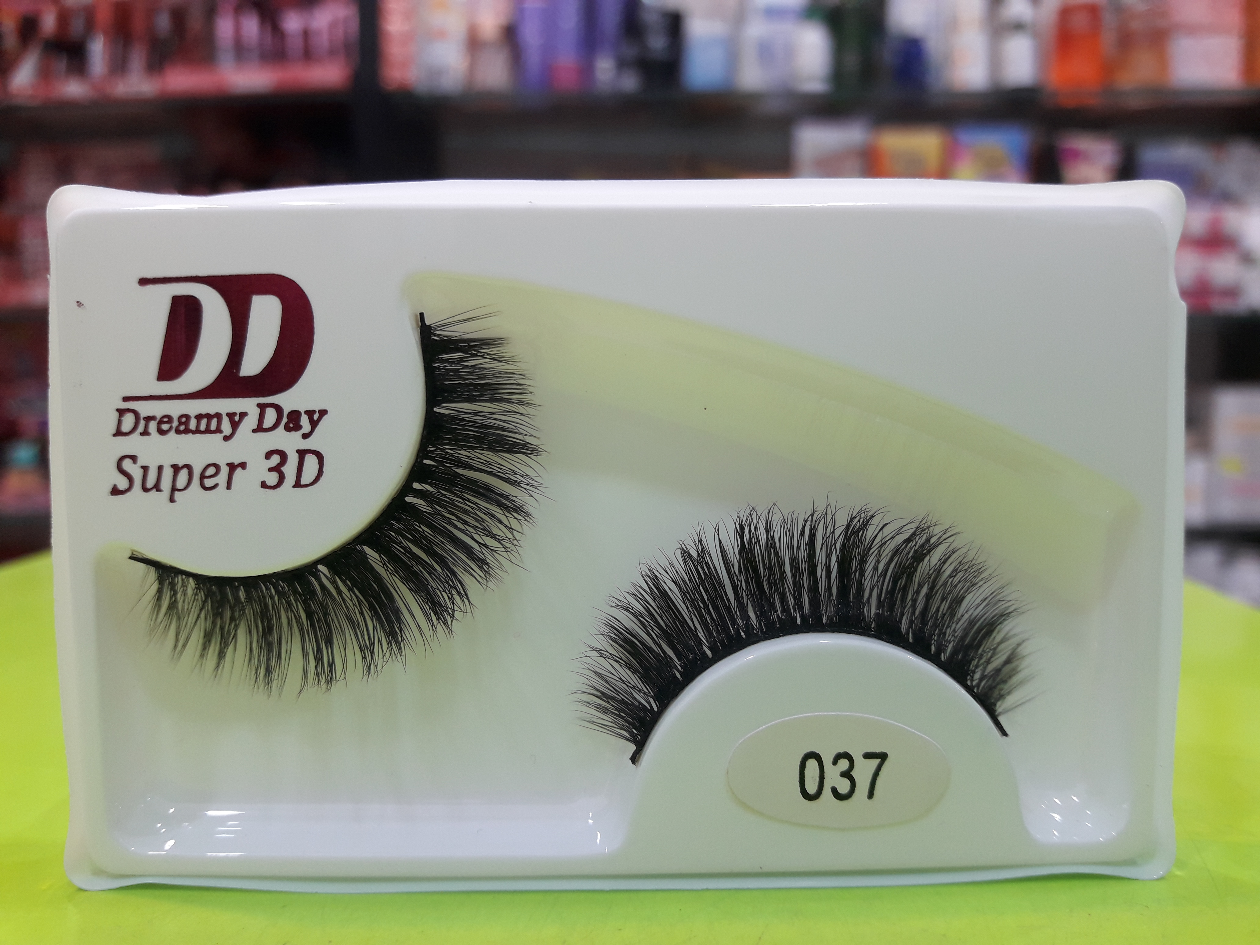 مژه سه بعدی ، درمی دی 037