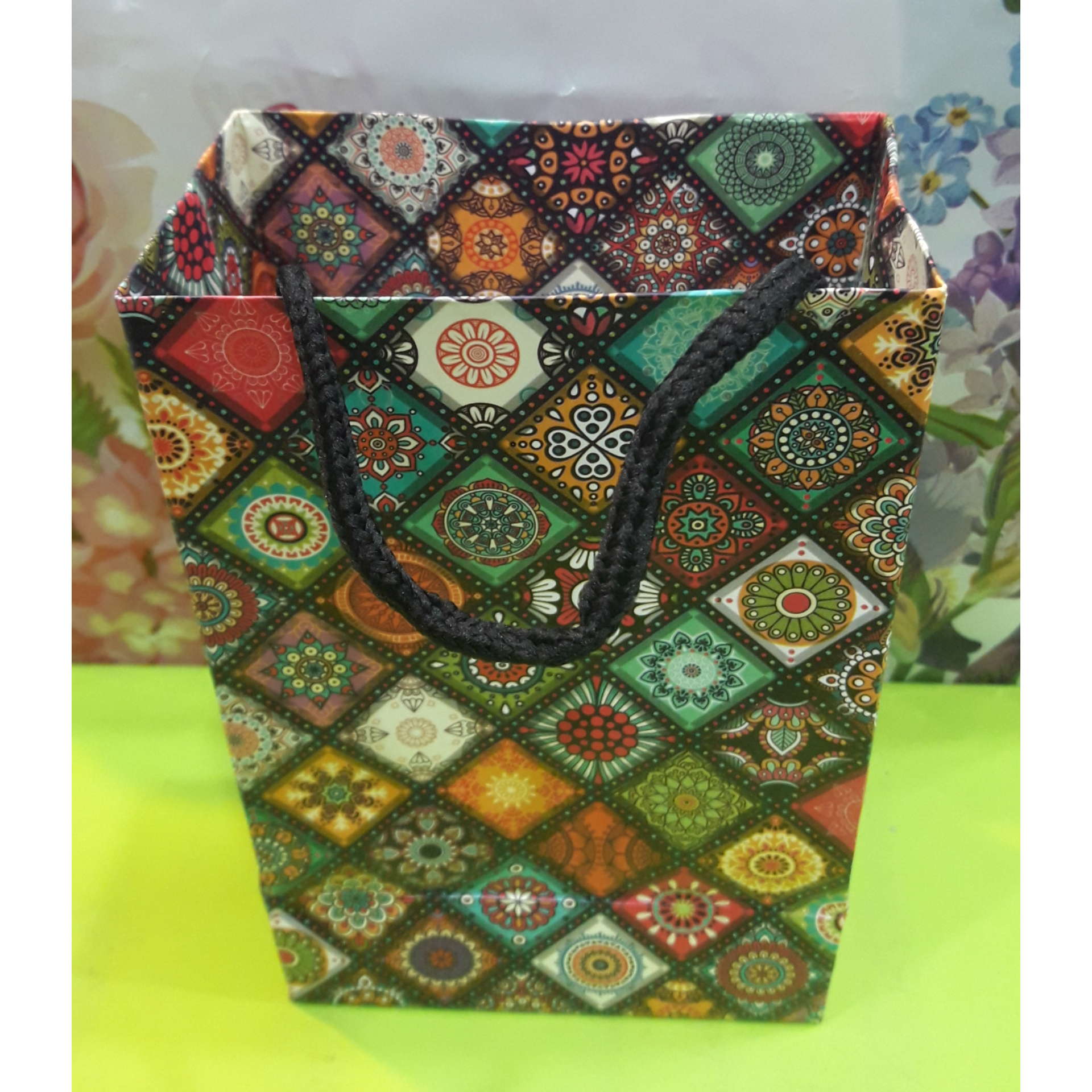 ساک دستی کاغذی کوچیک ، طرح فرش