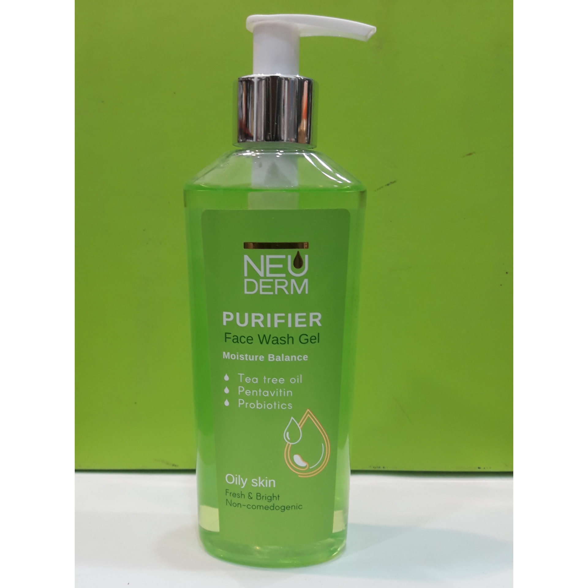 ژل تخصصی شستشوی پوست چرب نئودرم